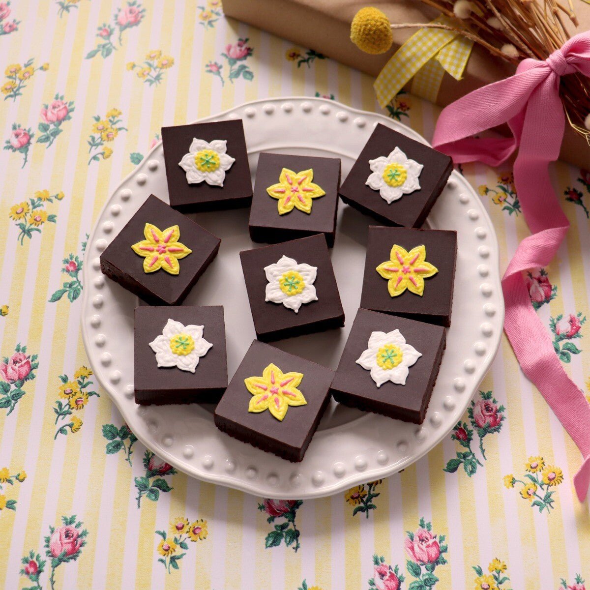Bouquet Brownies - Biscuiteers