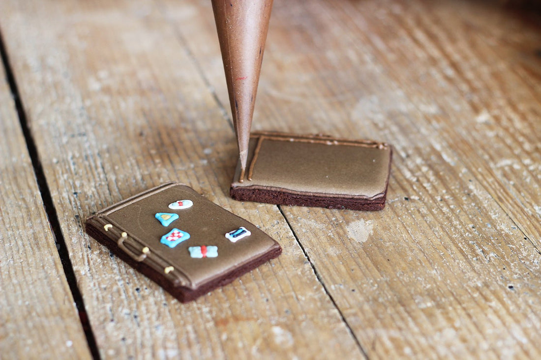 How to Ice Vintage Traveller Biscuits - Biscuiteers