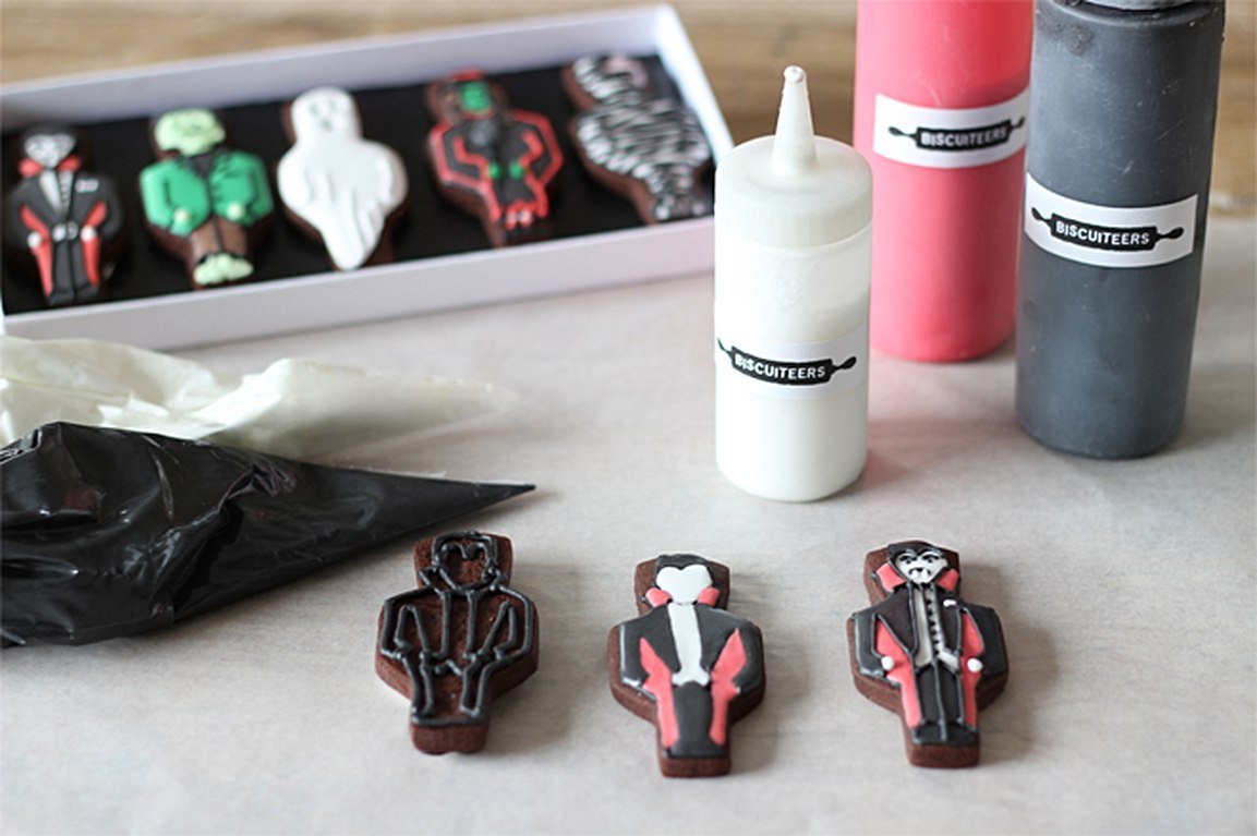 Learn to ice | Dracula Halloween iced biscuits - Biscuiteers
