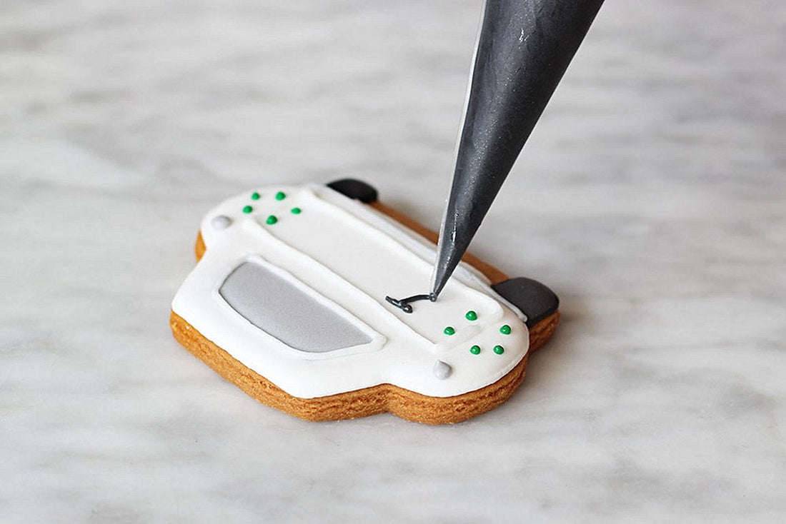 Make Your Own Biscuit Wedding Favours - Biscuiteers