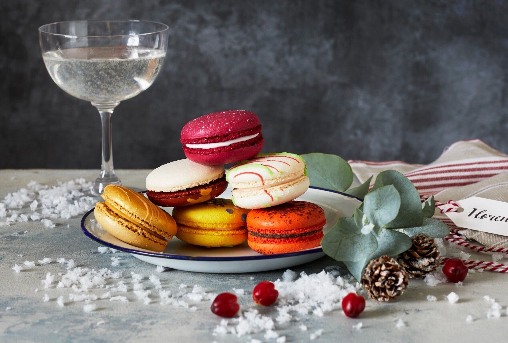 6 Christmas Macarons - Biscuiteers