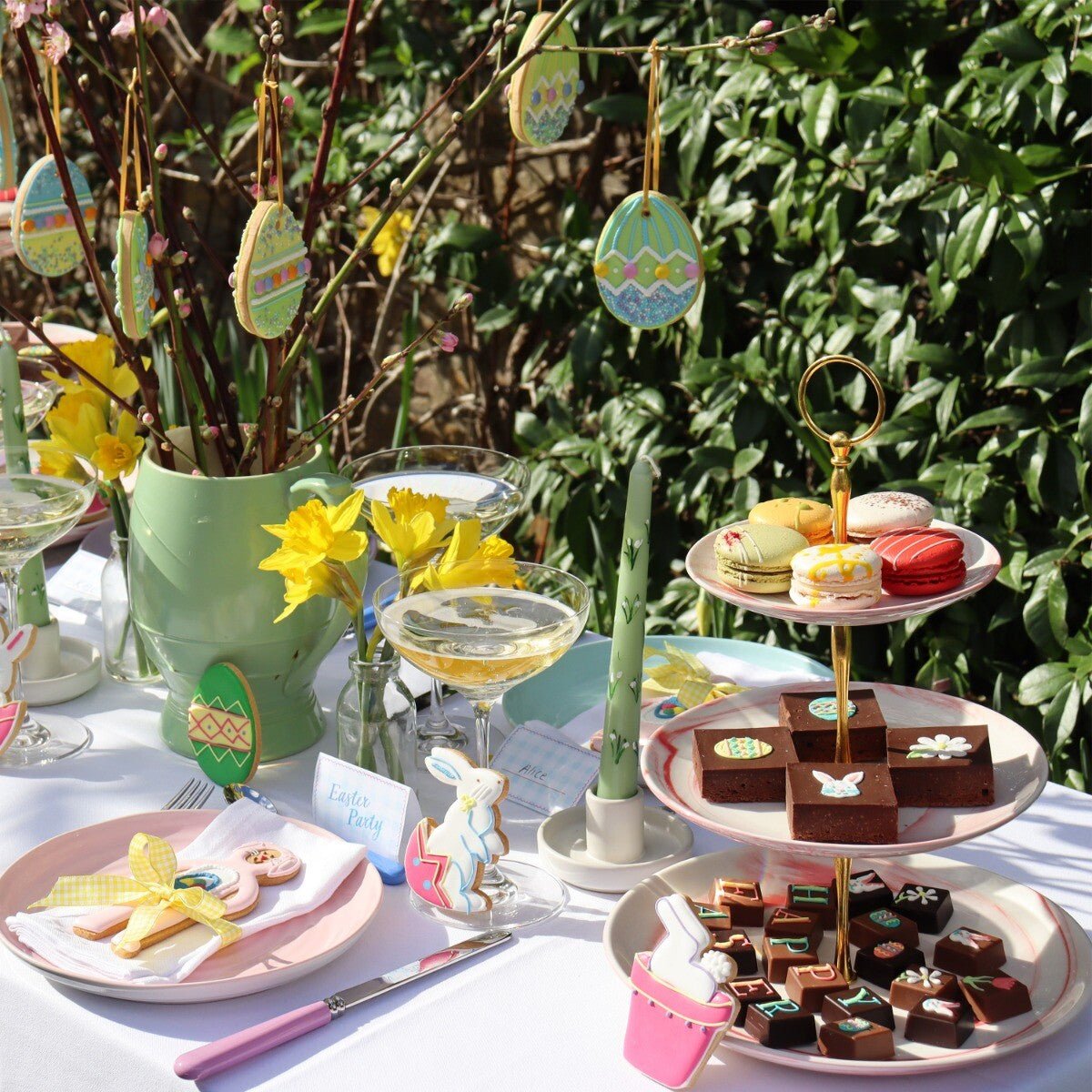 6 Spring Macarons - Biscuiteers