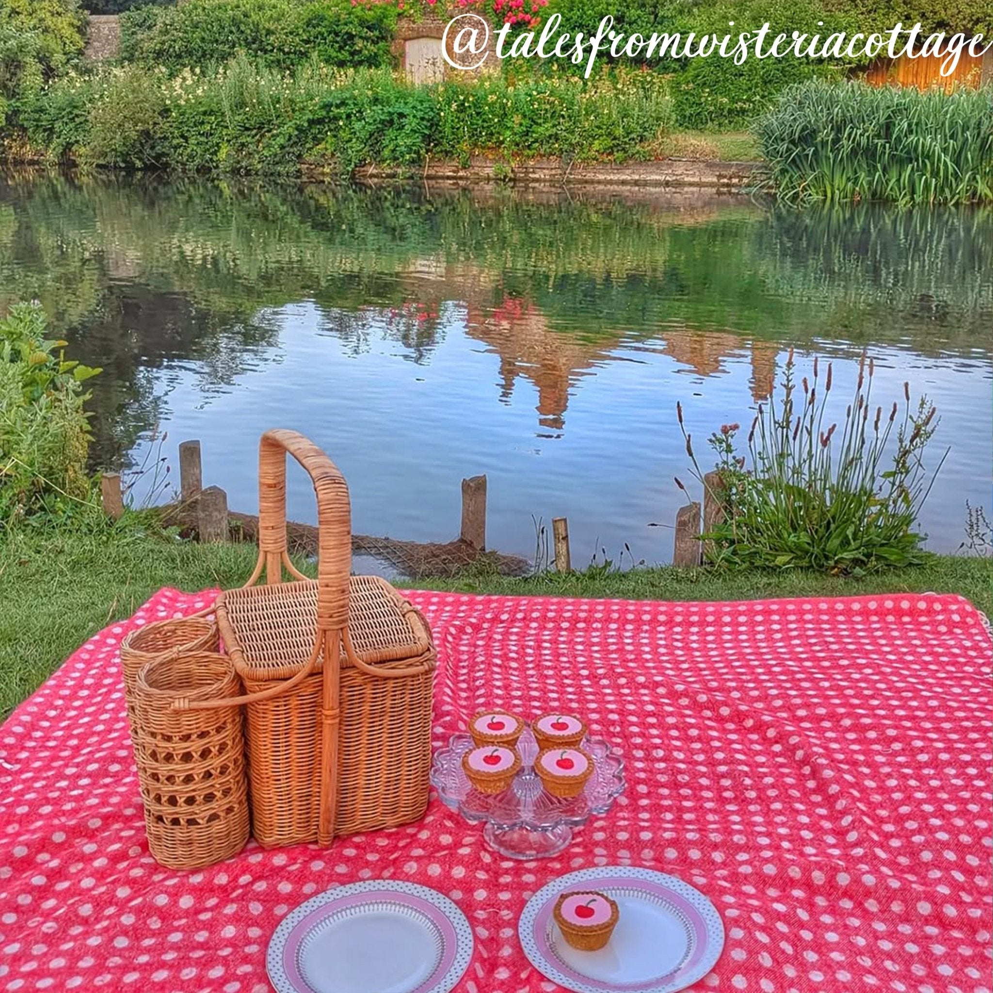 Biscuiteers Bakewell Tarts - Biscuiteers