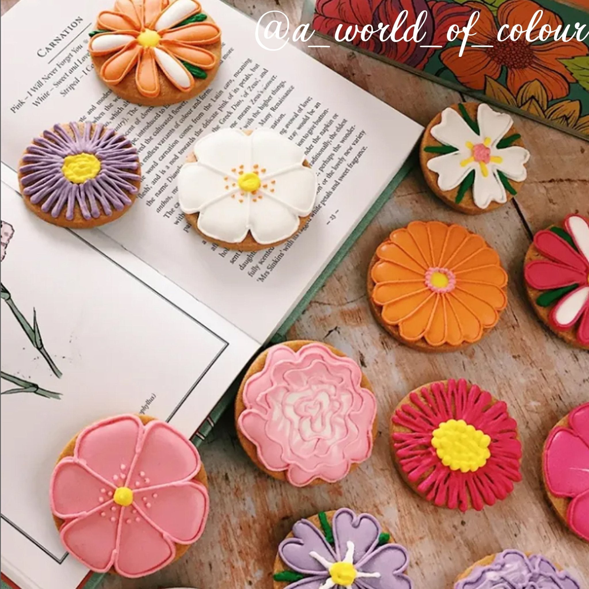 Biscuiteers Bouquet Luxe Biscuit Tin - Biscuiteers