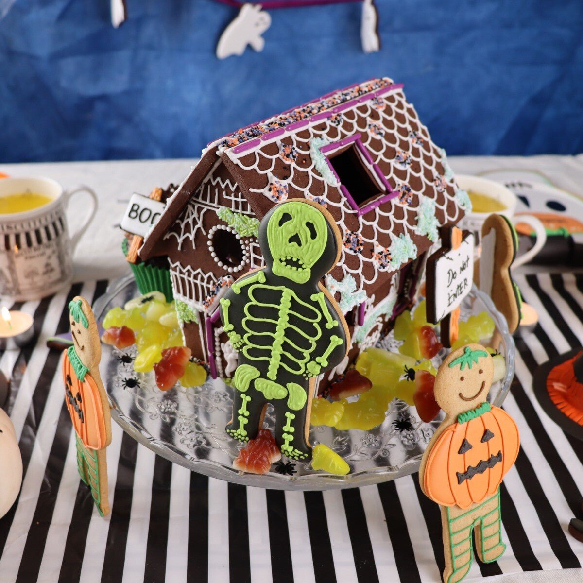 DIY Haunted House Biscuit Tin - Biscuiteers