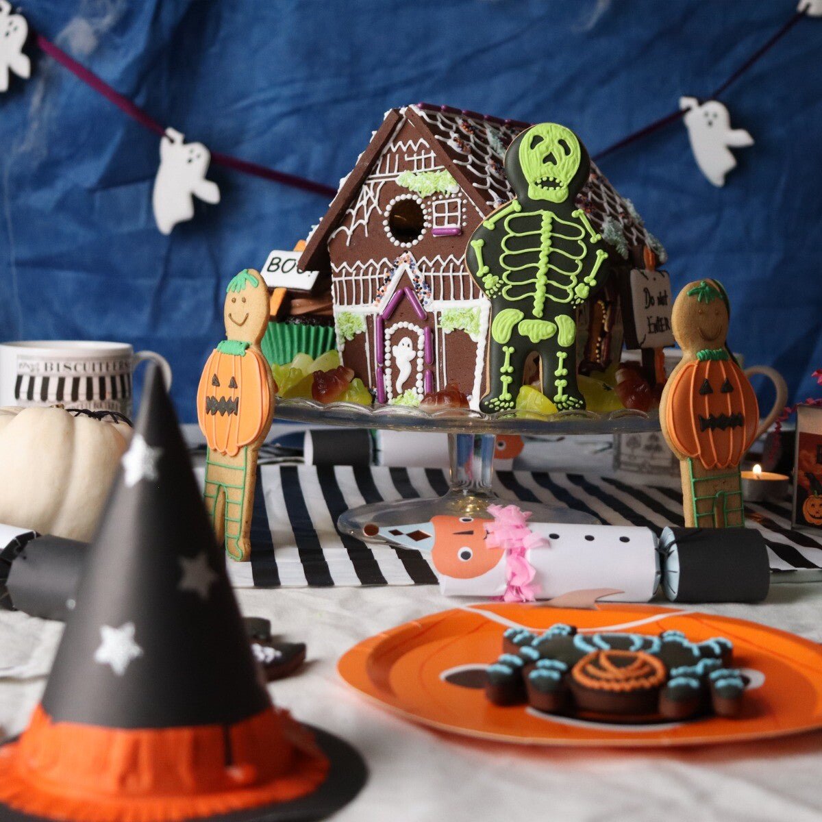 DIY Haunted House Biscuit Tin - Biscuiteers