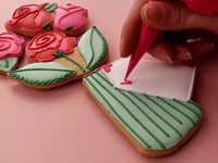 Bunch Of Roses Letterbox Biscuits
