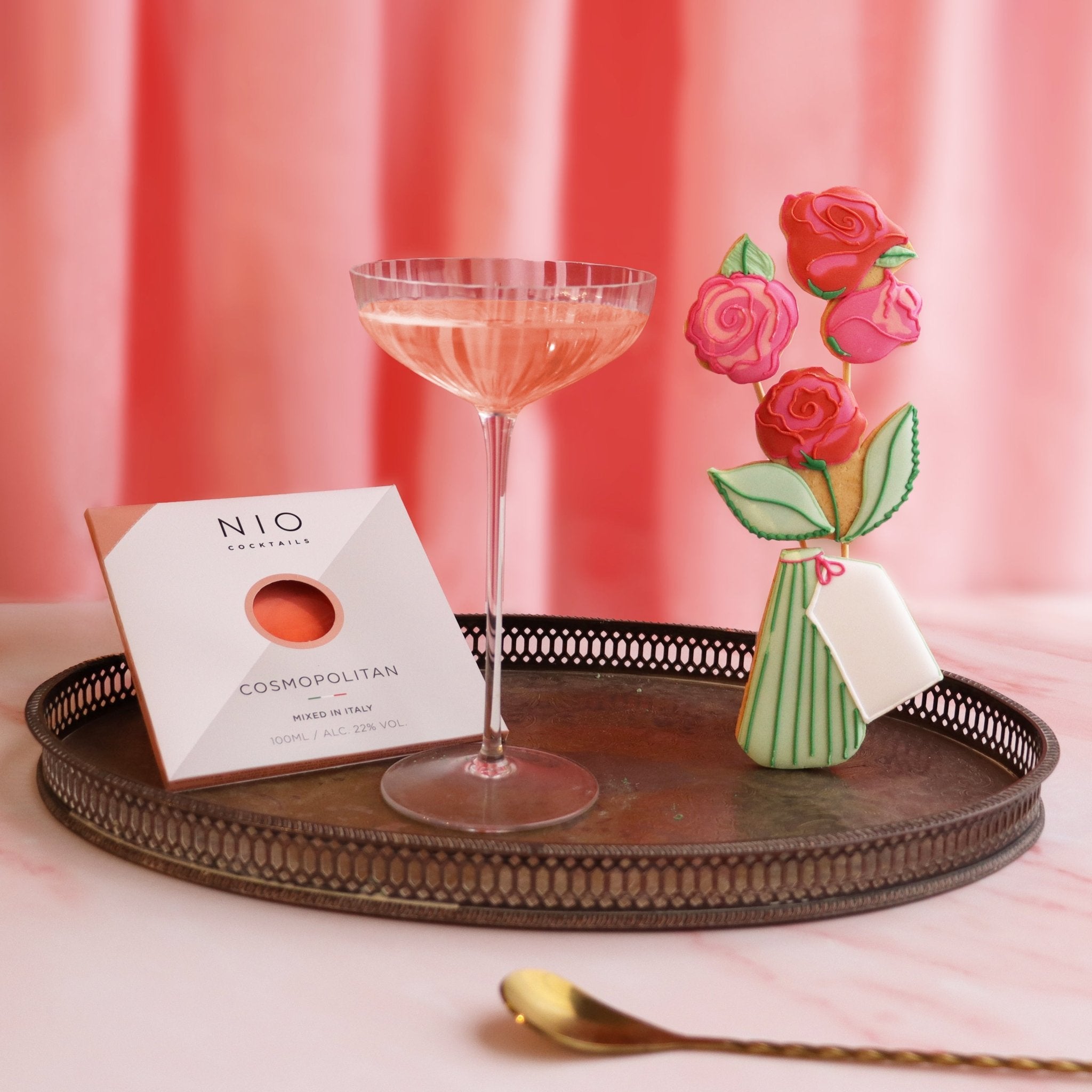 Roses & Cosmo Gift Box - Biscuiteers
