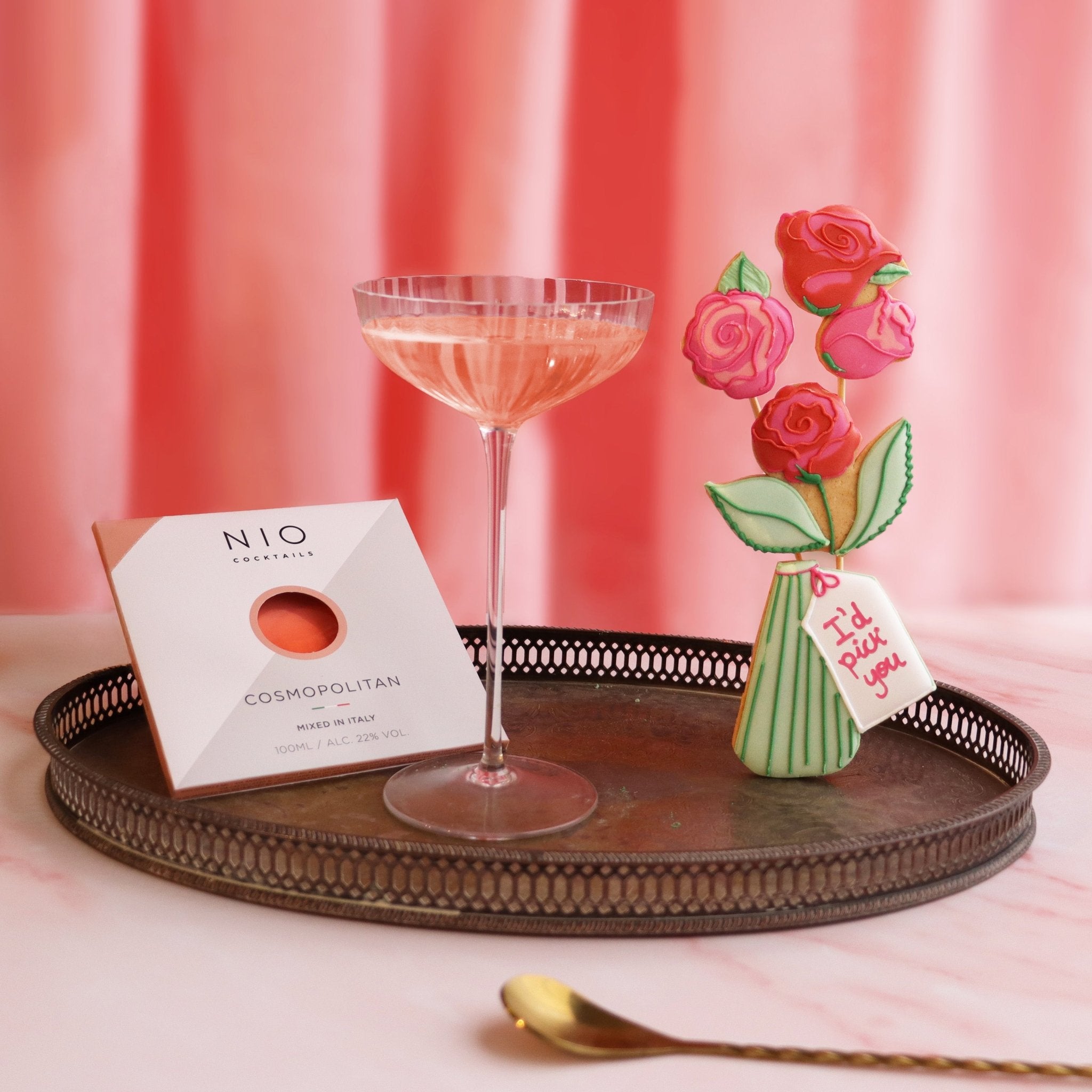 Roses & Cosmo Gift Box - Biscuiteers