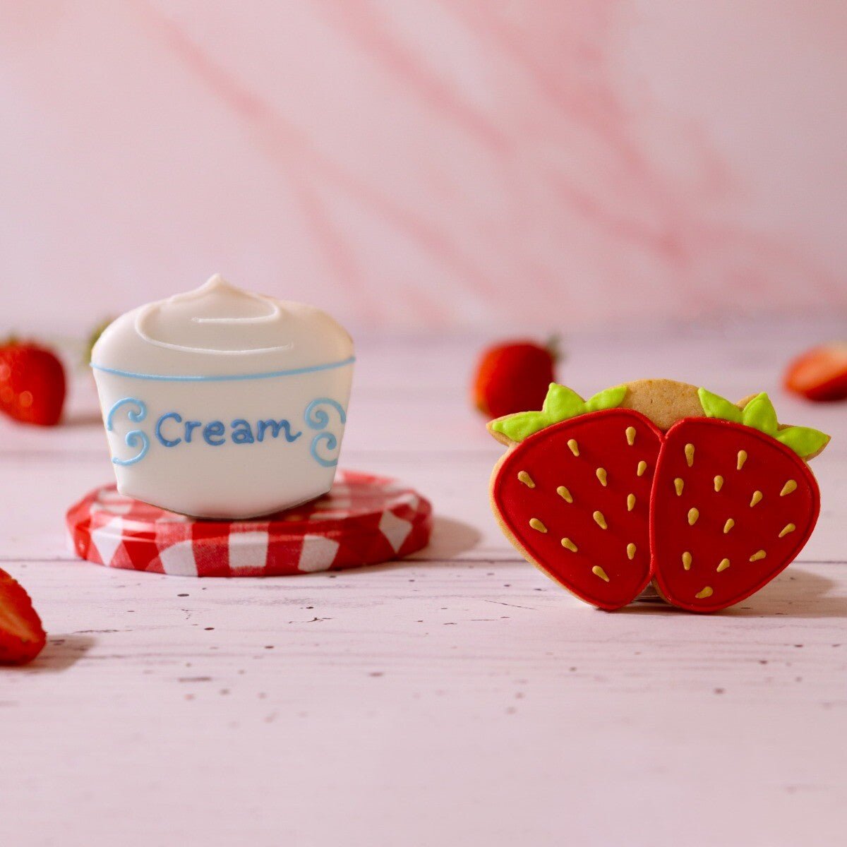 Strawberries And Cream Mini Gift Box - Biscuiteers