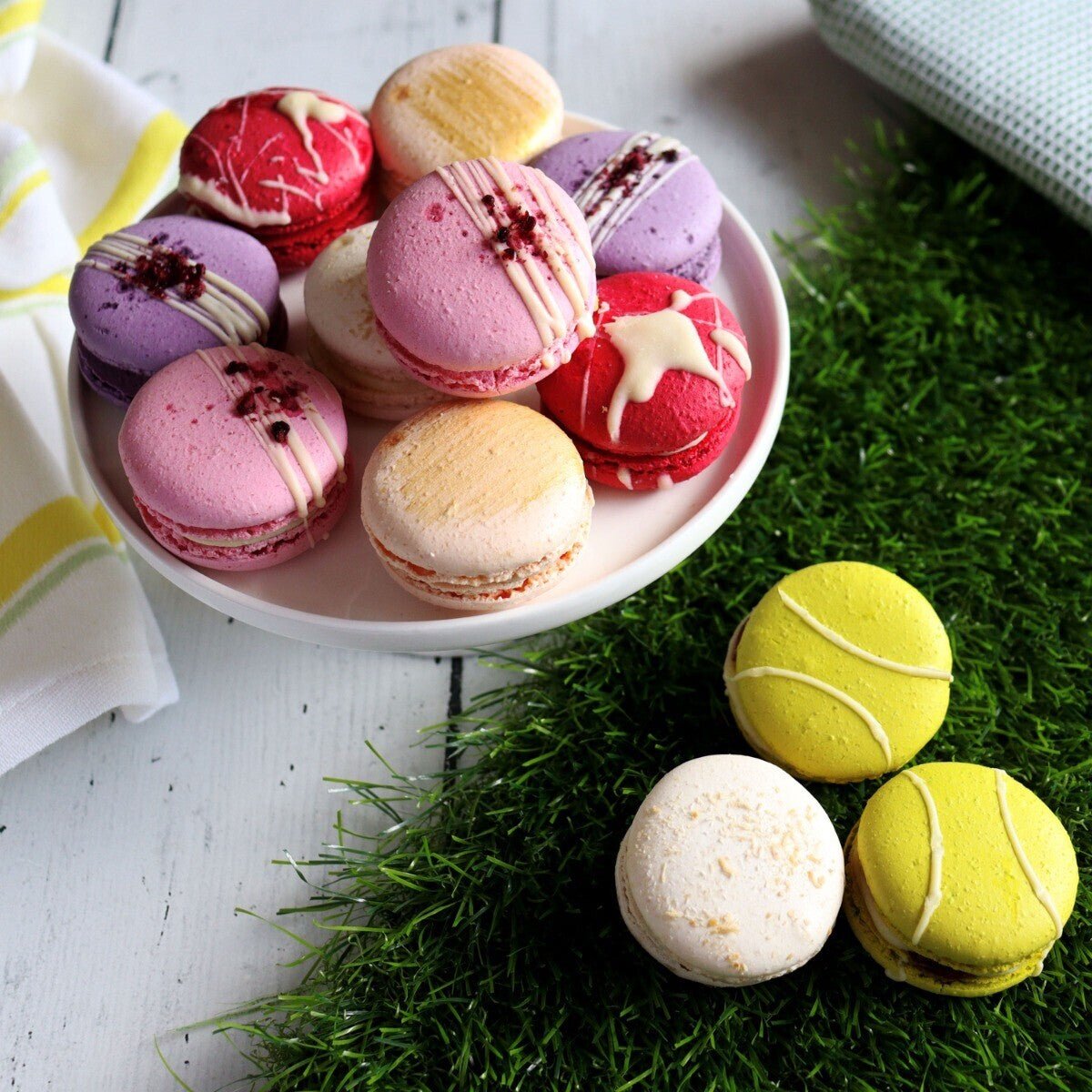Summer Macarons Mini Gift Box - Biscuiteers