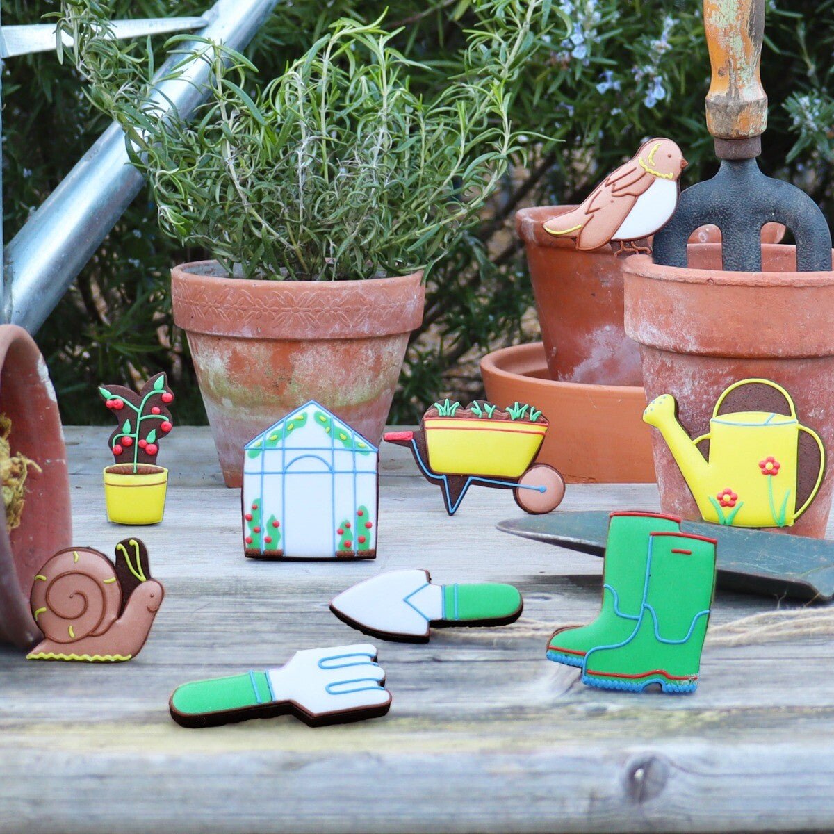 The Gardeners Biscuit Tin - Biscuiteers